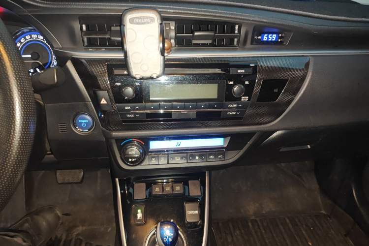 Used Toyota Levin 2016 Dual-Engine 1.8H GS E-CVT Elite Model with Sunroof Audio And AC Panel