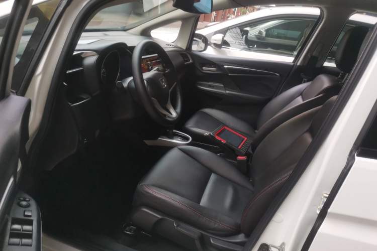 Used Honda Fit 2014 1.5L SE CVT Fashion Model Driver Seat