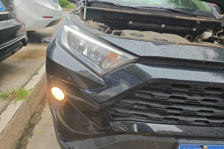 Used Toyota RAV4 2021 2.0L CVT Two-Wheel Drive Fashion Edition