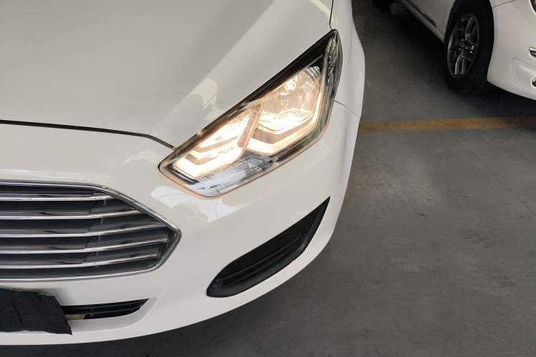 Used Ford Escort 2019 Revised 1.5L Automatic ZhiXiang Version China VI Standard Left Front Headlight
