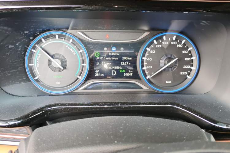 Used AION S 2023 Meizu 580 Lithium Iron Phosphate Odometer Close Up