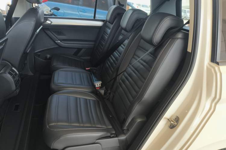 Used Volkswagen Touran 2018 Volkswagen Touran L 280TSI DSG Comfort Edition 7 Seats China VI Standard