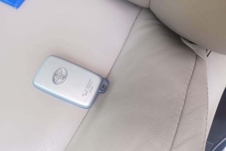 Used Toyota Land Cruiser 2007 4.7L Automatic VX-R Vehicle Key