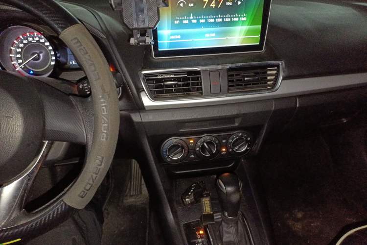 Used Mazda 3 Axela 2016 Sedan 1.5L Automatic Comfort Model
