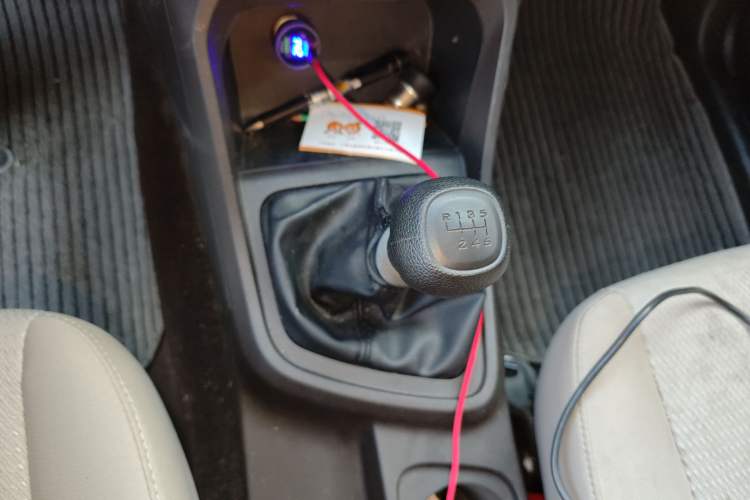 Used Wuling Hongguang V 2022 1.5L Jingqu Edition Enclosed-Window Vehicle with Hydraulic Power Steering LAR