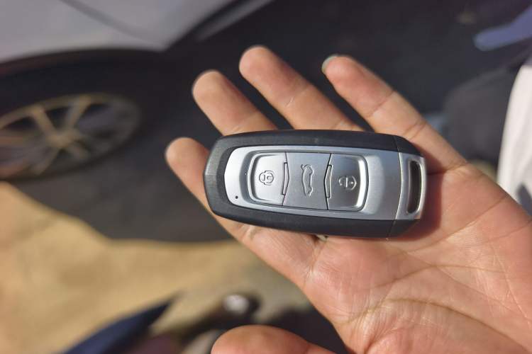 Used Geely Auto Emgrand X7 Sport 2020 1.8TD DCT Two-Wheel Drive Smart Connect 4G-Enabled Version
