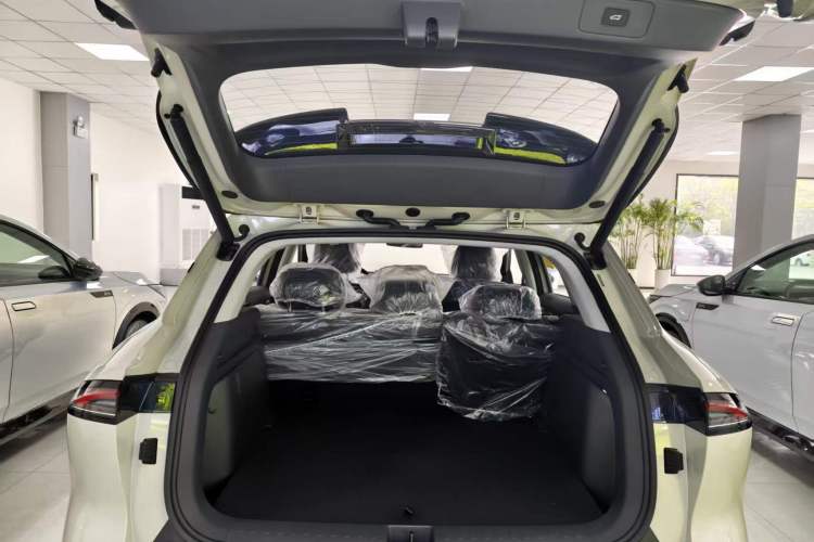 Used Baojun Yunhai 2026 Model 500km Pure Electric Standard Edition Trunk