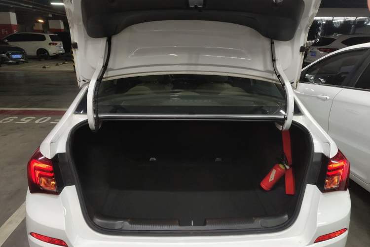 Used Buick Excelle 2018 15N Manual Elite Version Trunk