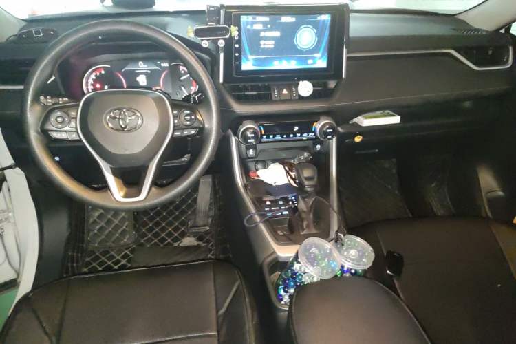 Used Toyota RAV4 2020 2.0L CVT 4x4 Trend Edition Center Console