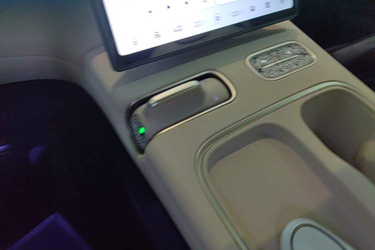 Used Nio ES6 2024 75 kWh Gear Lever