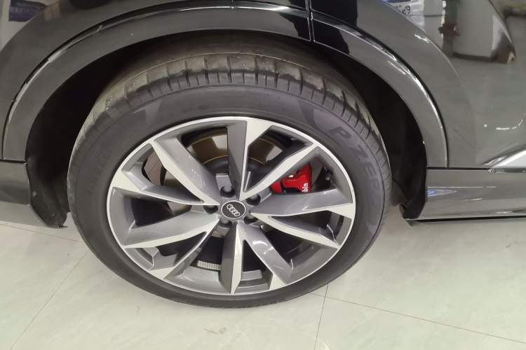 Used Audi Q7 2022 55 TFSI quattro S line Sport model Right Rear Wheel Hub