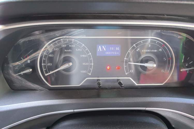 Used SAIC MAXUS Xintu V80 2023 2.0T AMT Classic Aoyuntong Power Version Long Wheelbase Mid-Roof Design 6/7/8/9-Seater
