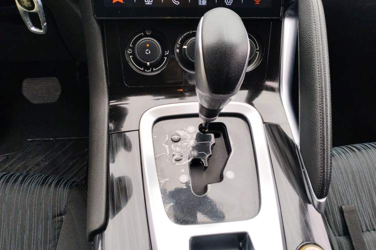 Used Peugeot 3008 2015 2.0L Automatic Classic Edition
