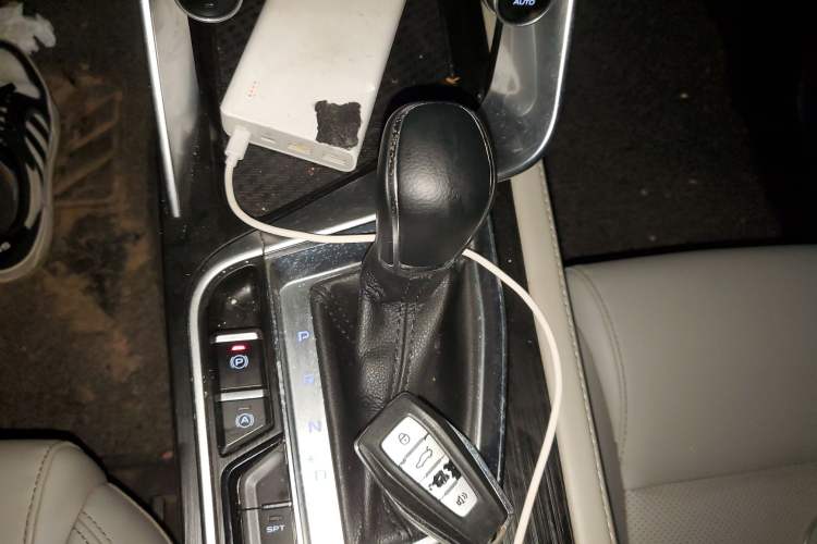 Used Geely Auto Binray 2018 14T CVT Binyi Edition Gear Lever