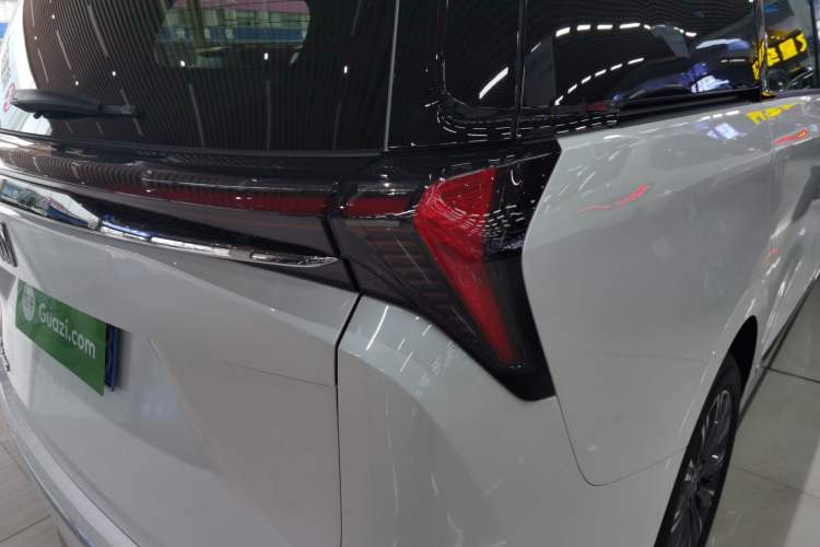 Used Buick GL8 2025 Lu Zun Deluxe Edition Right Rear Taillight