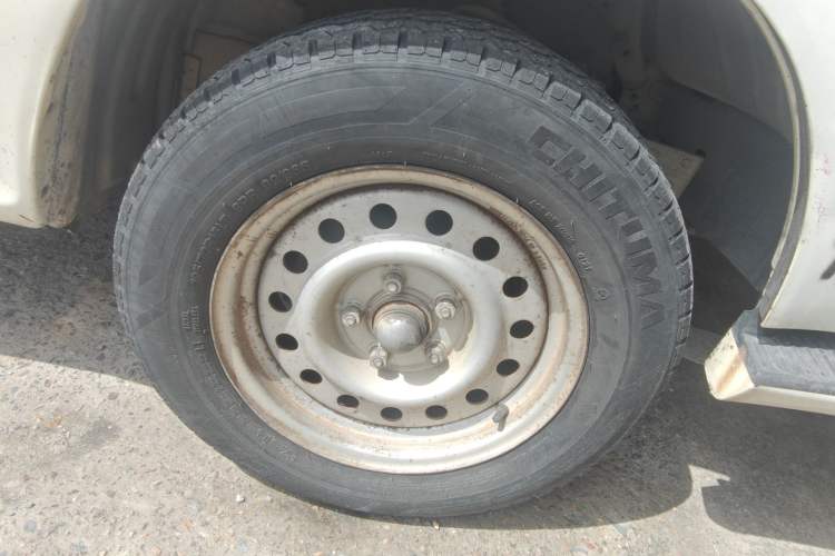 Used King Long Golden Way 2015 2.0L Value-Packed Practical Version 4G21B Right Front Wheel Hub