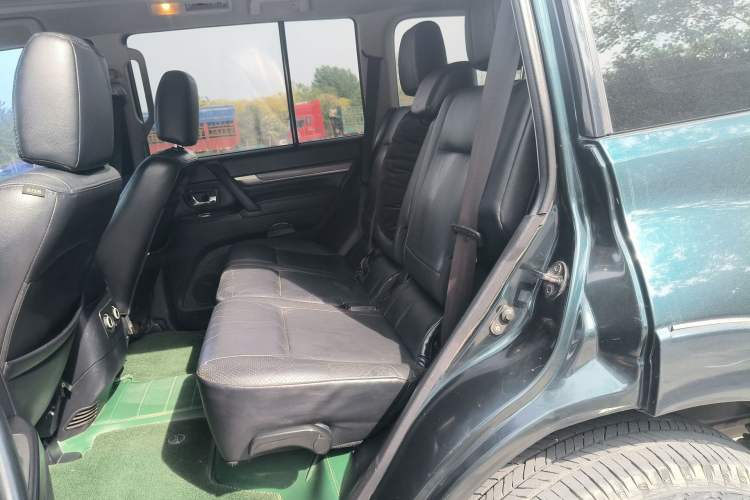 Used Mitsubishi Pajero 2011 3.0L Elite Edition Left Rear Seat