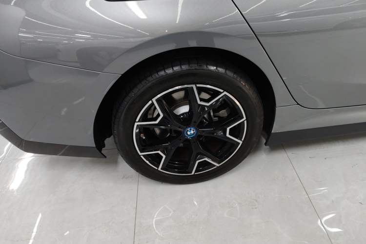 Used BMW i3 2024 eDrive 40 L Midnight Edition
