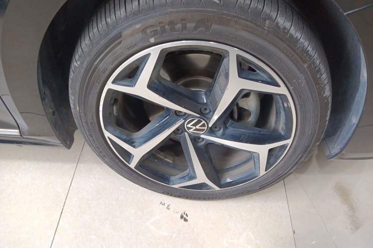 Used Volkswagen Passat 2023 Restyled 330TSI Starry Luxury Edition Right Front Wheel Hub