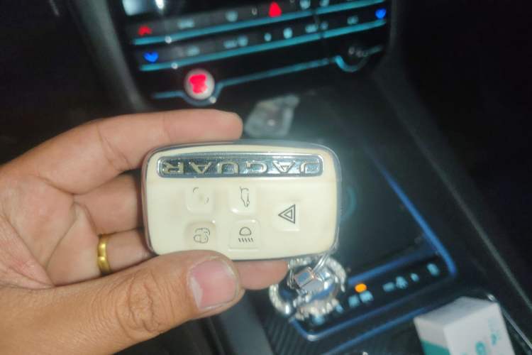 Used Jaguar F-PACE 2018 2.0T Four-Wheel Drive Urban Luxury Edition Vehicle Key