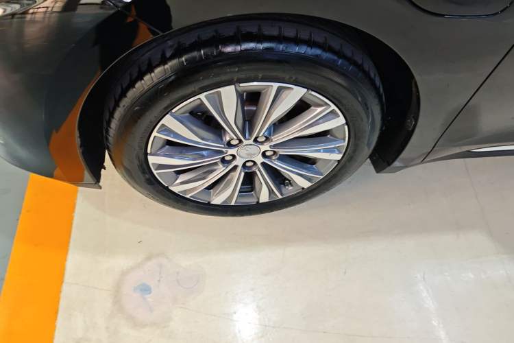 Used Hongqi E-QM5 2022 431 km Charge & Enjoy Edition
