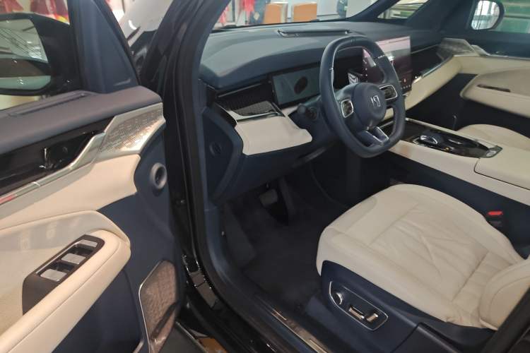 Used Zeekr 009 2024 7-Seater Aisle Version 108 kWh
