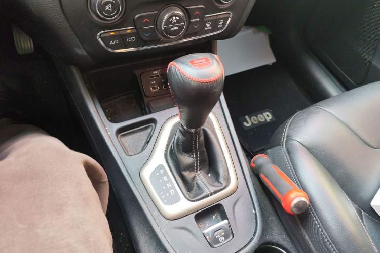 Used Jeep Cherokee 2017 2.0L Superior Edition
