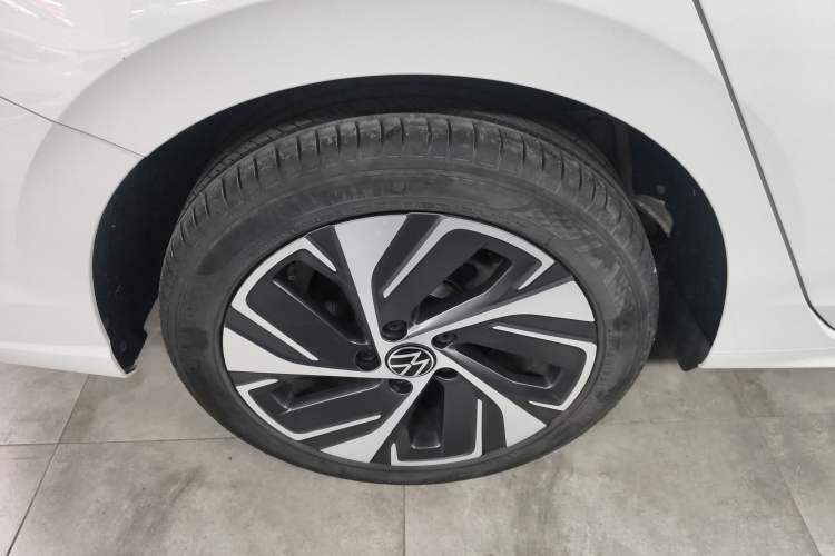 Used Volkswagen Bora 2023 200TSI DSG YueXing PRO Edition Right Rear Wheel Hub