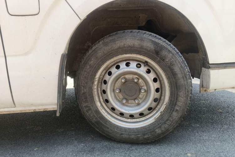 Used Farizon Xingxiang E6 2022 Van with High Roof Equipped with CATL 50.23 kWh Battery Right Front Wheel Hub