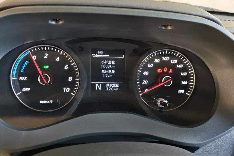 Used Wuling Yangguang 2024 300KM Comfort Version Passenger Van 75kW