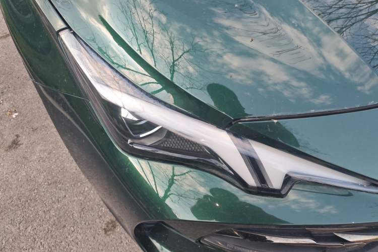 Used MG 7 2023 2.0T Automatic Hunter Luxury Edition Right Front Headlight