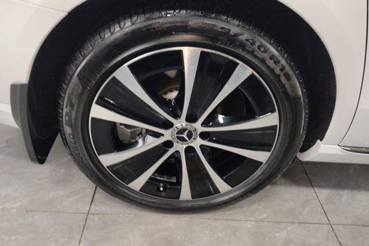 Used Mercedes-Benz E-Class New Energy 2022 Restyled E 350 e L Plug-in Hybrid Sedan Exterior 5