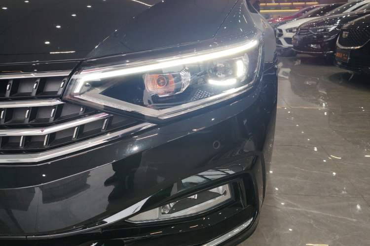 Used Volkswagen Magotan 2023 2 Million Units Limited-Edition 280TSI DSG Comfort Version Left Front Headlight