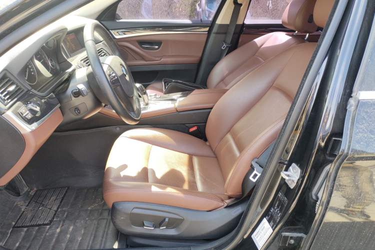 Used BMW 5 Series 2014 520Li Elegant Model
