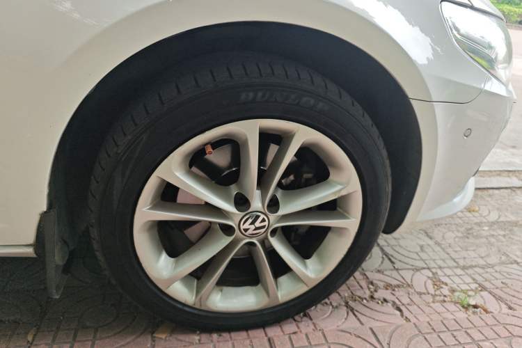 Used Volkswagen FAW-Volkswagen CC 2012 2.0 TSI Luxury Model Right Front Wheel Hub