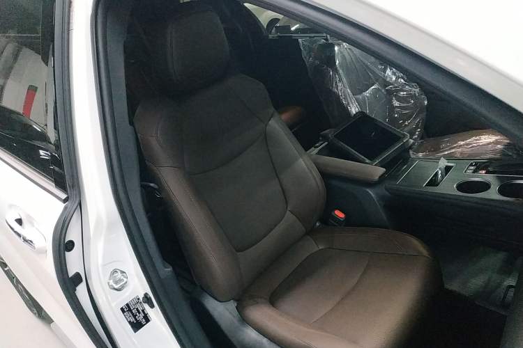 Used Toyota Granvia 2026 Model 2.5L Hybrid Prestige PLUS Four-Wheel Drive Edition