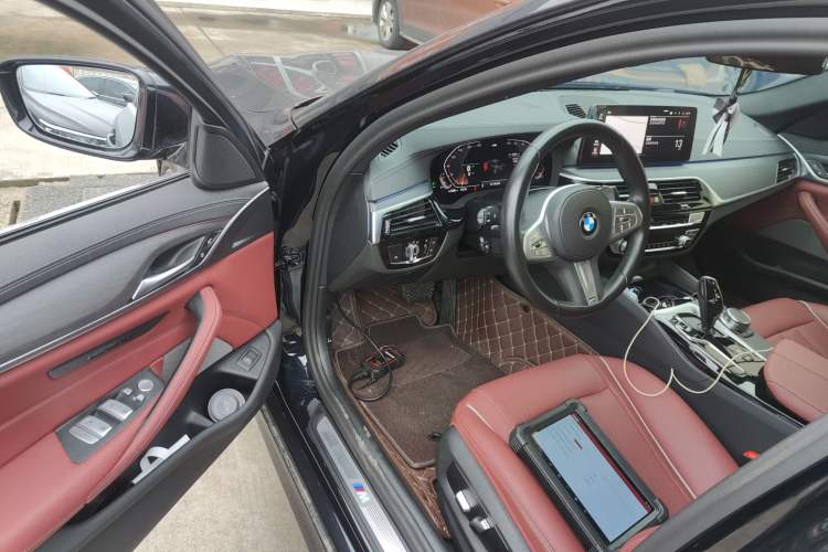 Used BMW 5 Series 2023 Restyled 530Li Leading Edition M Sport Package Driver Seat