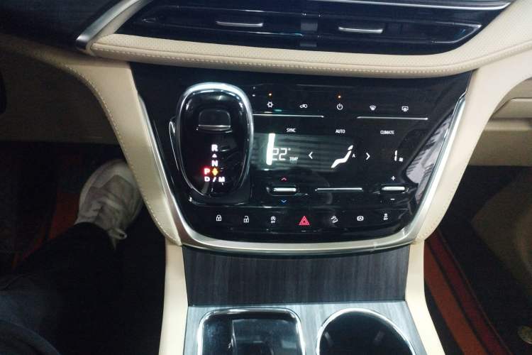 Used Buick GL8 2022 ES Landtrek 653T Luxury Edition Gear Lever