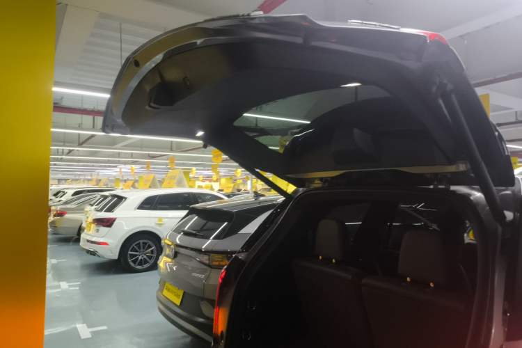 Used Cadillac XT6 2022 2.0T Six-Seater Four-Wheel Drive Luxury Version
