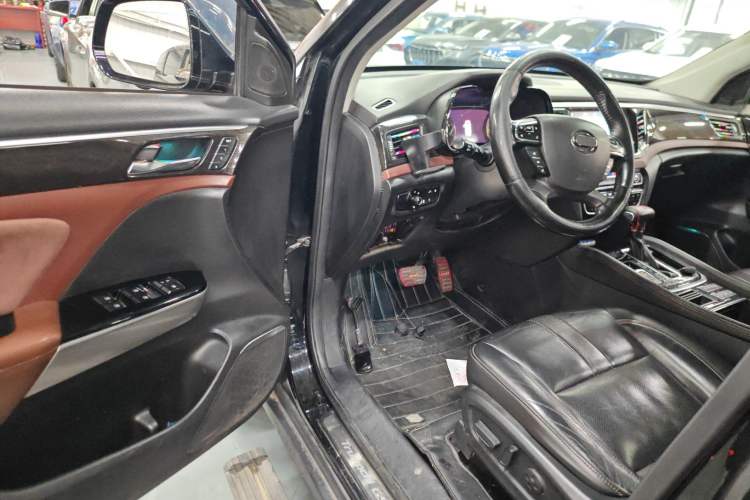 Used GAC Trumpchi GS8 2017 320T Two-Wheel Drive Luxury Smart Connectivity Version (7 Seats)
