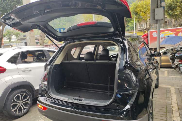 Used Dongfeng Fengon 580 2017 Revised Version 1.5T CVT Luxury Edition Trunk