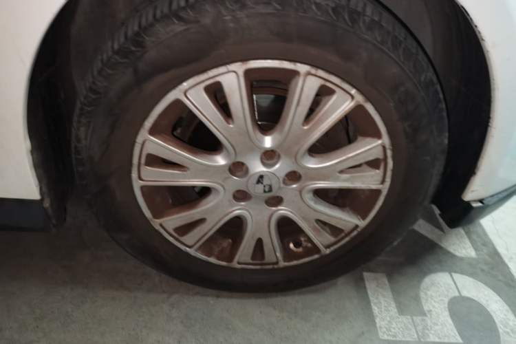 Used Roewe 550 2012 550D 1.8T Automatic Prestige Edition Right Front Wheel Hub