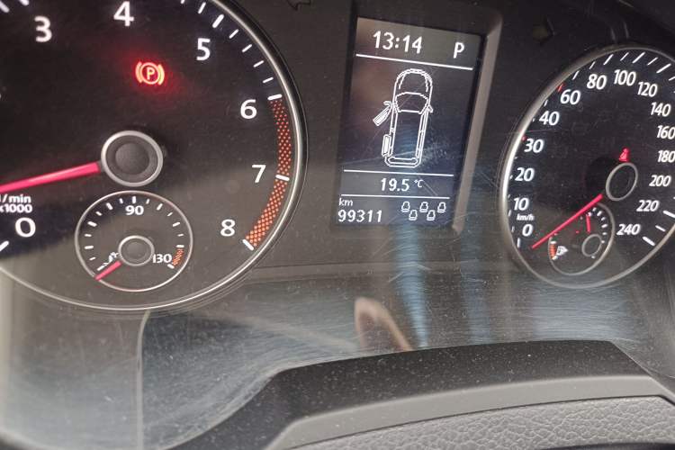 Used Volkswagen Sharan 2016 280TSI Enjoyment Model 7-Seater Odometer Close Up