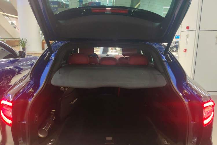 Used Maserati Levante 2018 3.0T Standard Edition Trunk