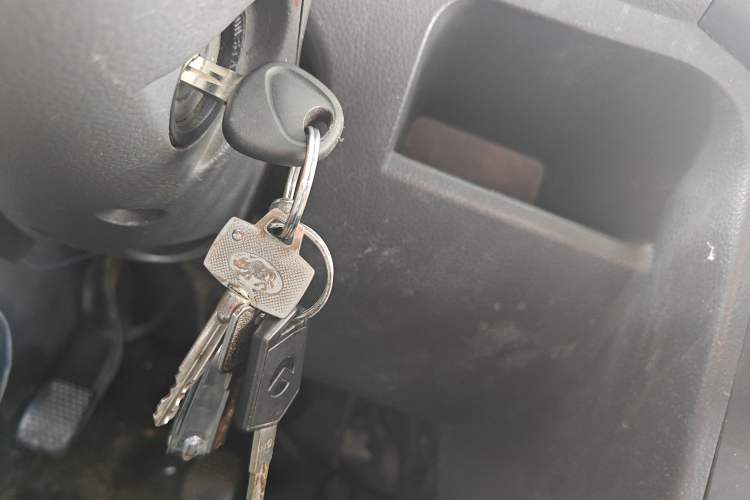 Used BAIC Weiwang 306 2016 1.2L Basic Version 7 Seats A12 China V Emission Standard
