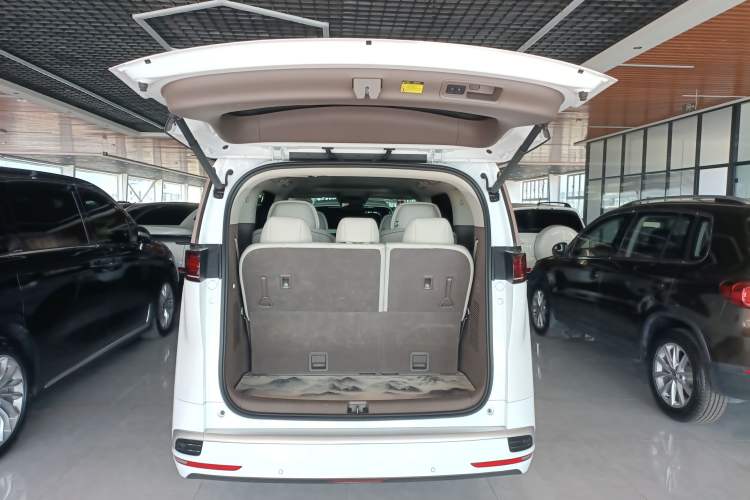 Used Denza D9 2022 DM-i 970 Four-Wheel Drive Flagship Model Trunk