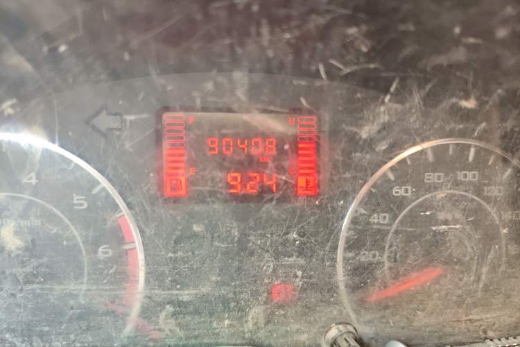 Used Wuling Rongguang V 2018 1.5L Practical Version Odometer Close Up