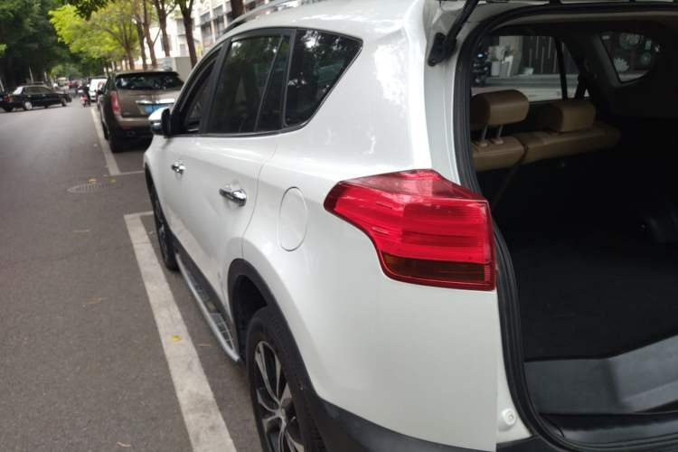 Used Toyota RAV4 2015 2.5L Automatic 4x4 Elite Edition
