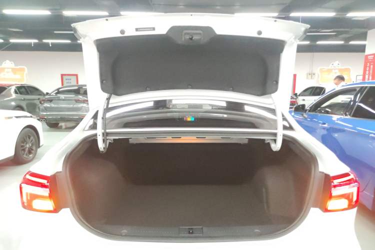 Used Roewe i6 2019 PLUS 1.6L CVT 4G Connected Flagship Deluxe Edition

