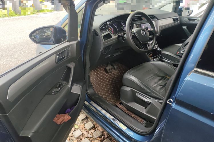 Used Volkswagen Touran 2016 Volkswagen Touran L 280TSI DSG Comfort Edition
